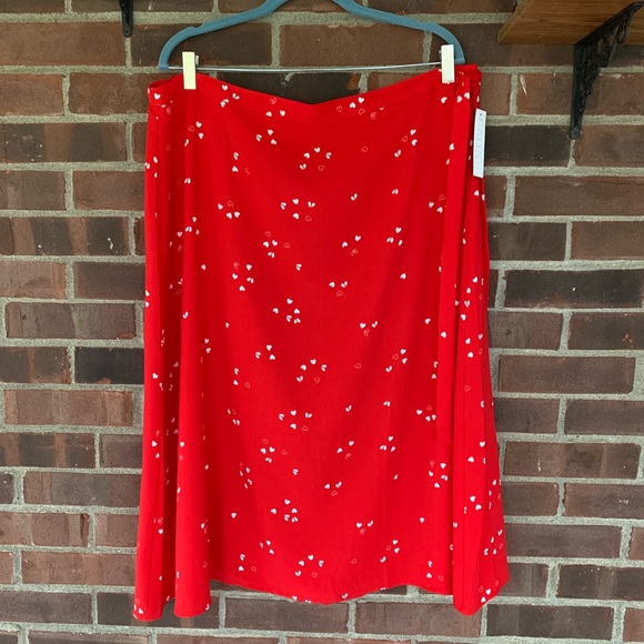Nordstrom Dresses & Skirts - NWT Nordstrom Abound Heart printed midi skirt